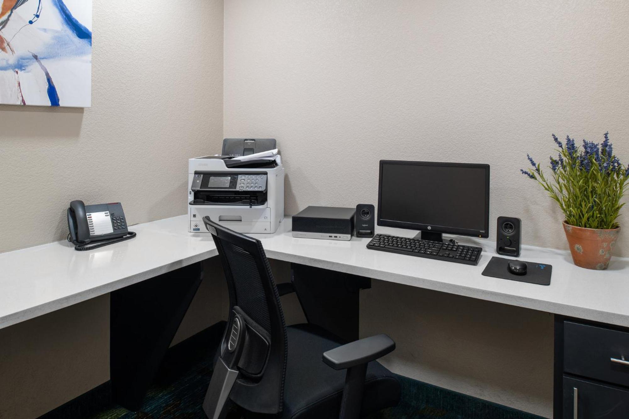 Candlewood Suites Turlock By Ihg Εξωτερικό φωτογραφία